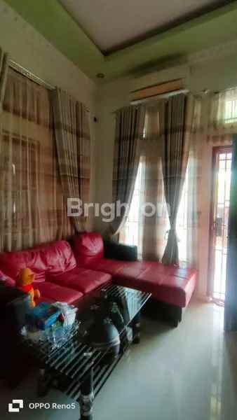 dijual rumah manis dalam komplek di pauh padang