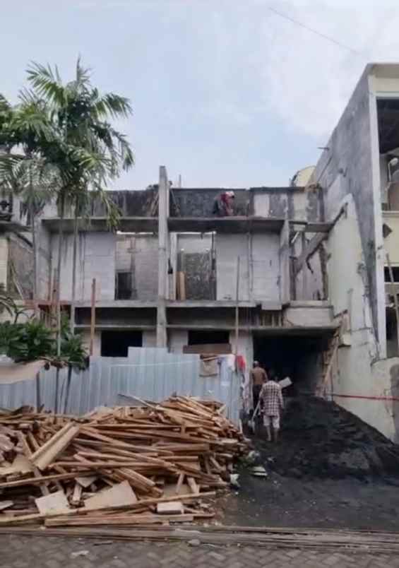 dijual rumah manyar kertoadi
