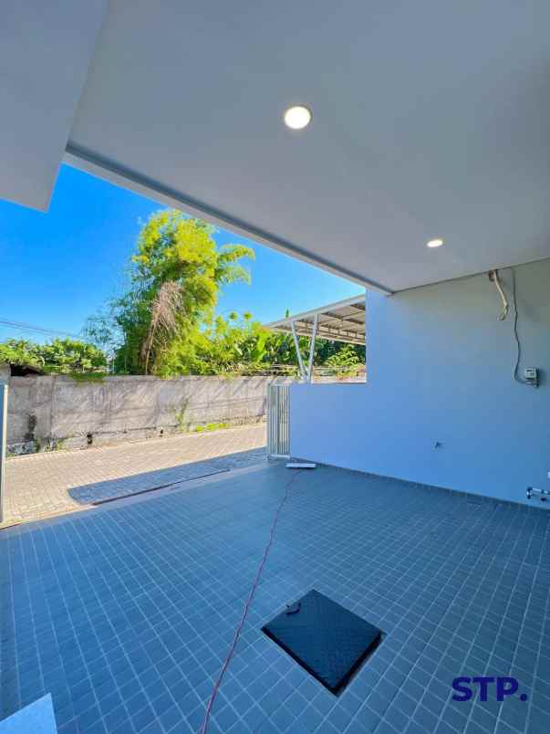 dijual rumah manyar tirtoyoso