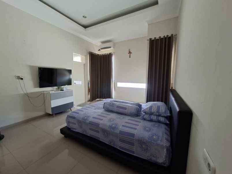 dijual rumah manyar tompotika manyar