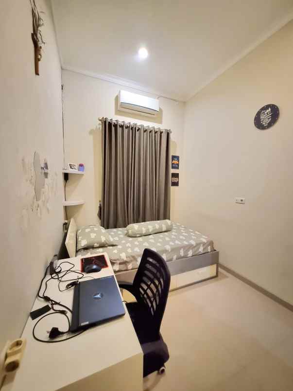 dijual rumah manyar tompotika manyar