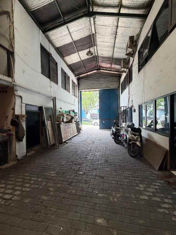 dijual rumah margomulyo permai