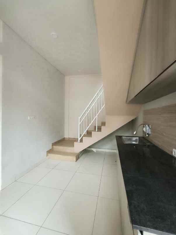 dijual rumah medokan ayu