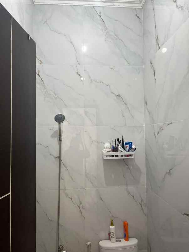dijual rumah meruyung limo depok