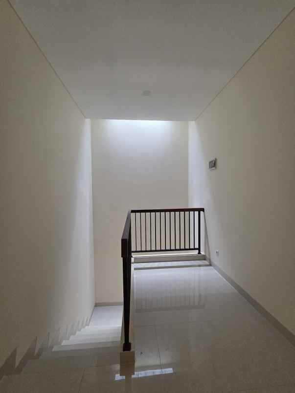 dijual rumah metland puri cipondoh banten