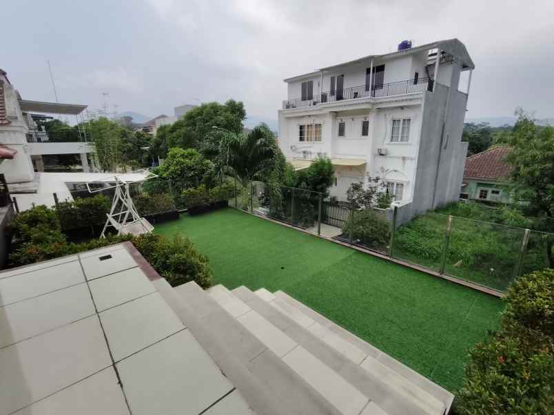 dijual rumah mewah hook sentul city strategis