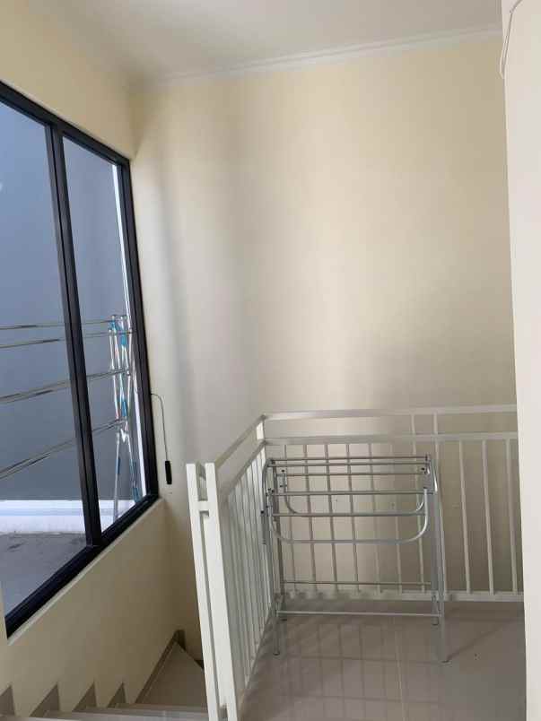 dijual rumah mewah lokasi akordion kota malang