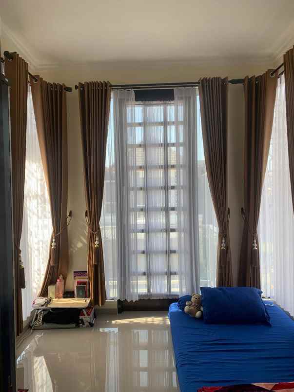 dijual rumah mewah lokasi akordion kota malang