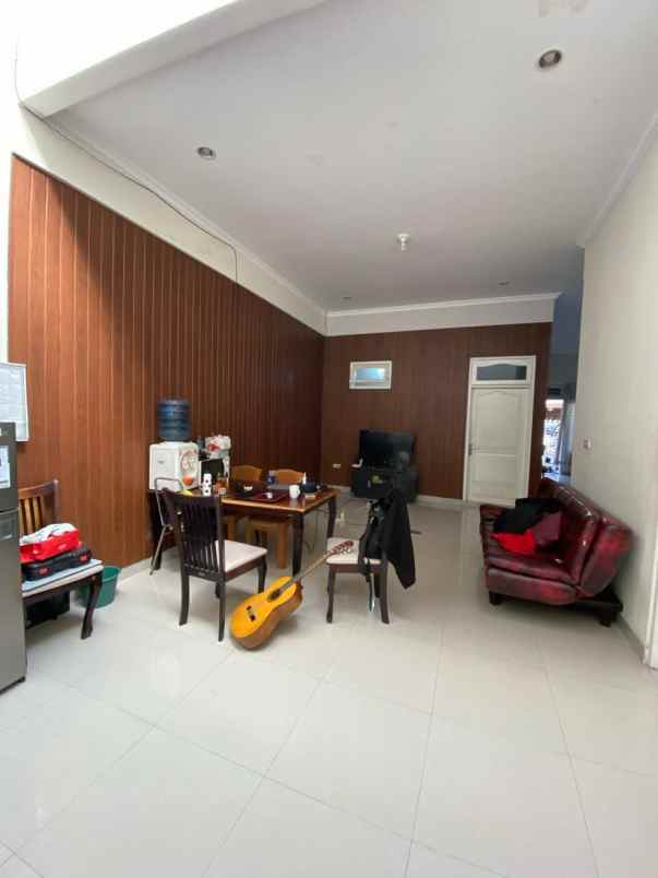 dijual rumah mulyosari