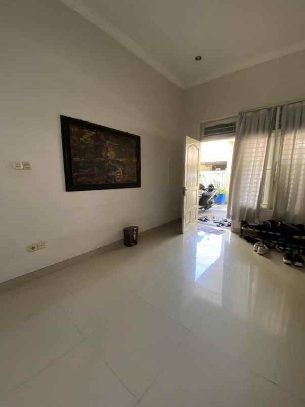 dijual rumah mulyosari