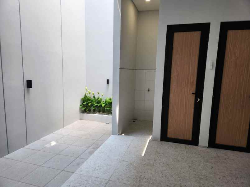 dijual rumah mulyosari