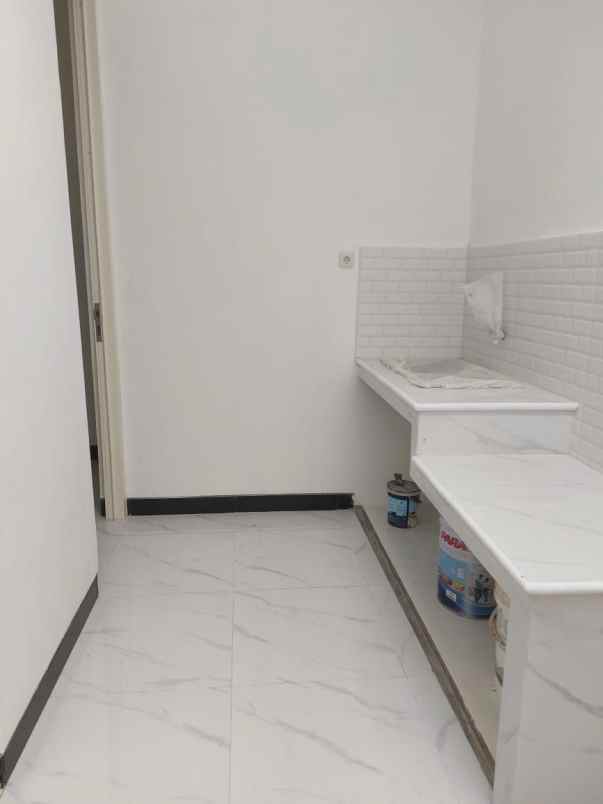 dijual rumah mulyosari utara