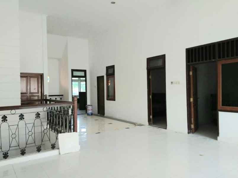 dijual rumah nginden intan barat