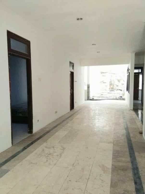 dijual rumah nginden intan barat