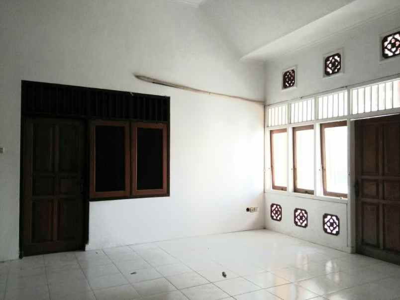 dijual rumah nginden intan barat