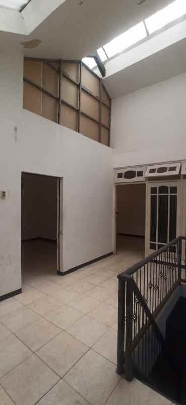 dijual rumah nirwana eksekutif