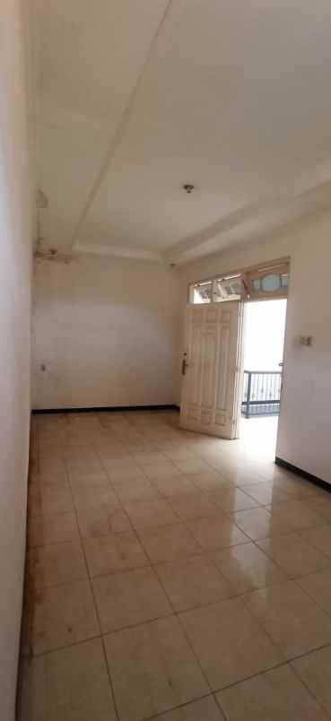 dijual rumah nirwana eksekutif