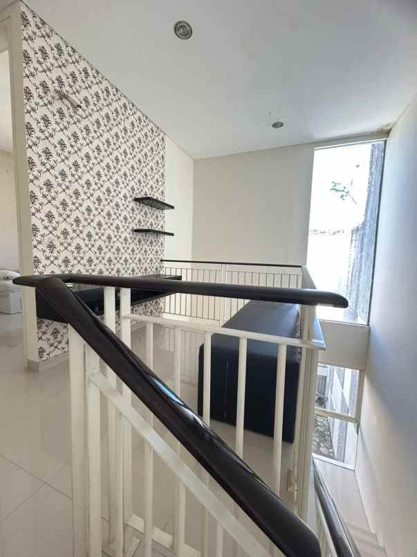 dijual rumah pakuwon city