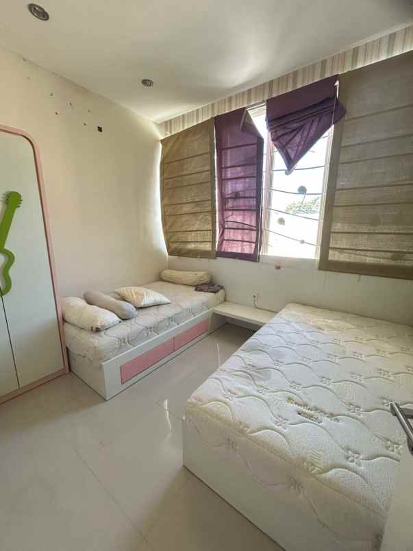 dijual rumah pakuwon city