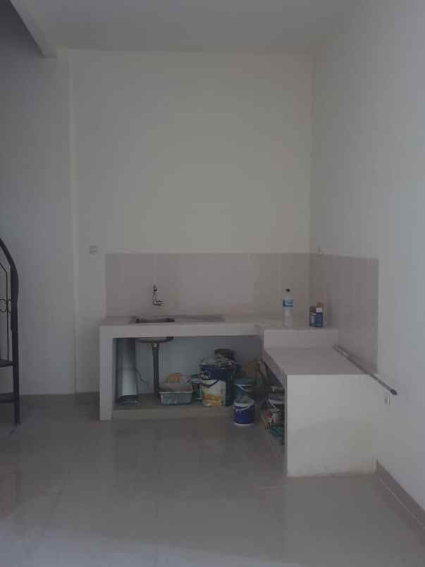 dijual rumah pakuwon city