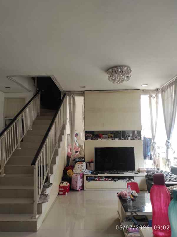 dijual rumah pakuwon city
