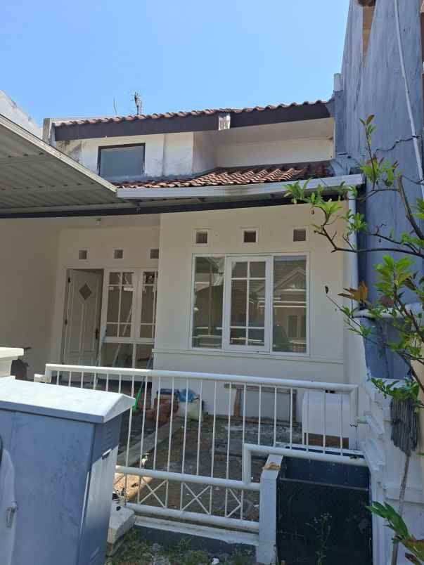 dijual rumah pakuwon city