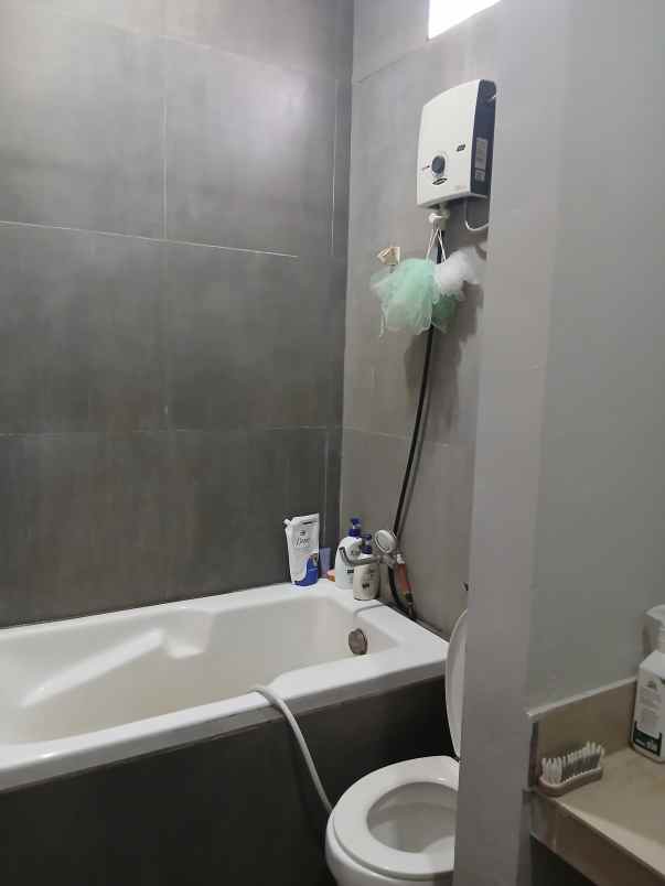 dijual rumah pancoran mas depok