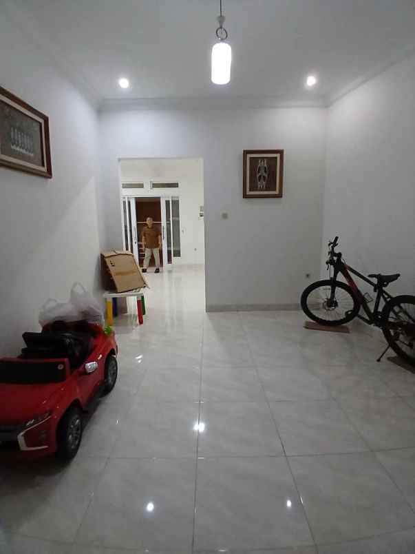 dijual rumah pancoran mas depok