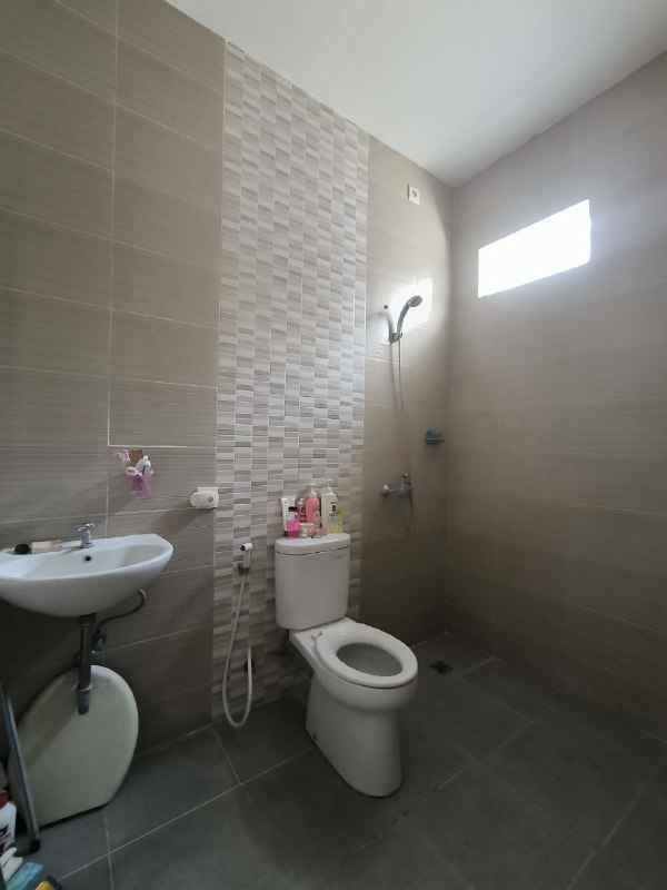 dijual rumah perum natura residence