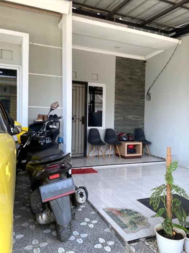 dijual rumah perumahan grand mahkota 1