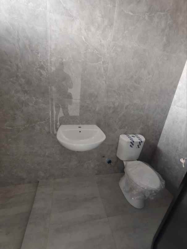 dijual rumah perumahan manyar tirtoasri
