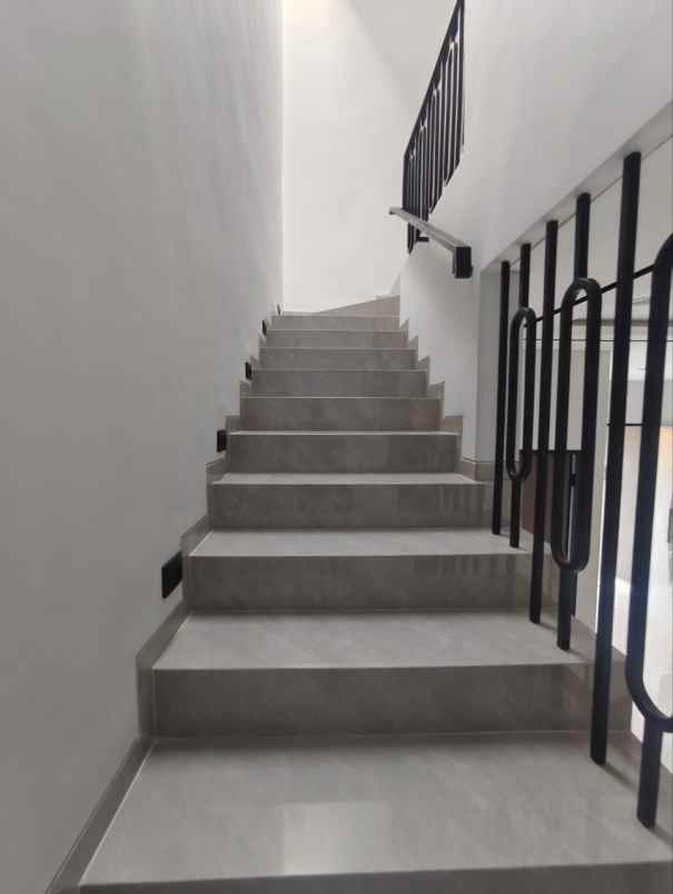 dijual rumah perumahan manyar tirtoasri