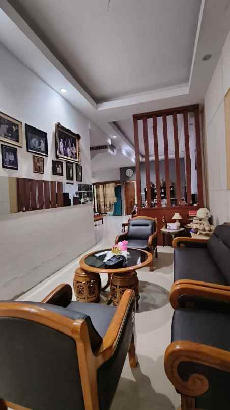 dijual rumah perumahan rungkut asri