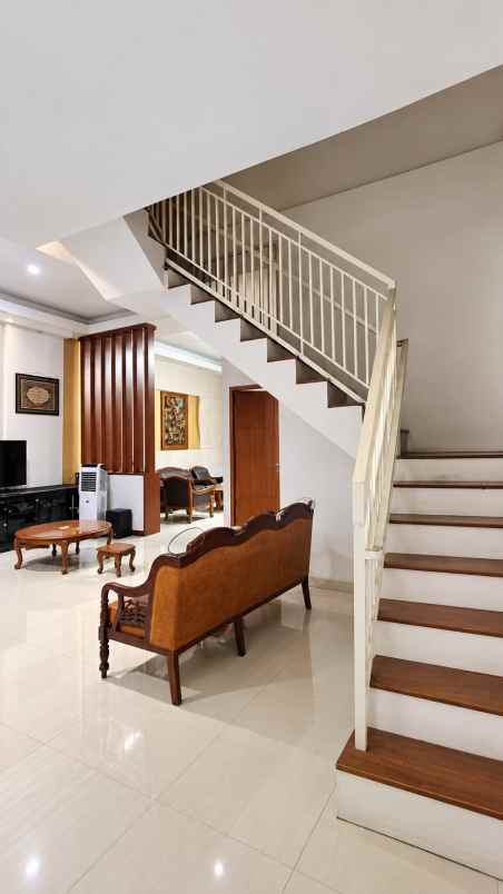 dijual rumah perumahan rungkut asri