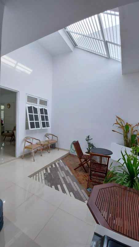 dijual rumah perumahan taman dadap