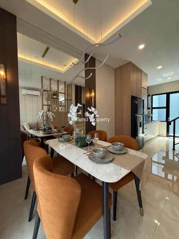 dijual rumah petukangan selatan