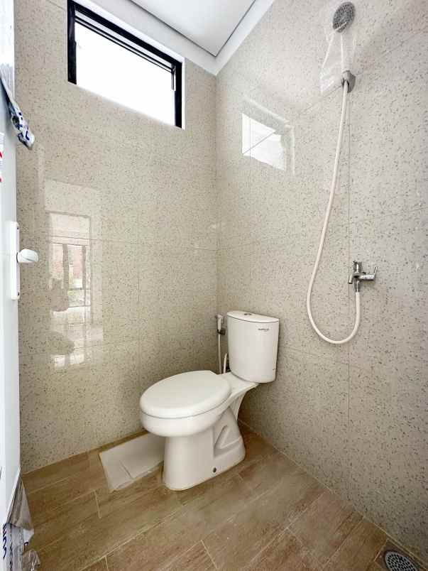 dijual rumah pondok bambu