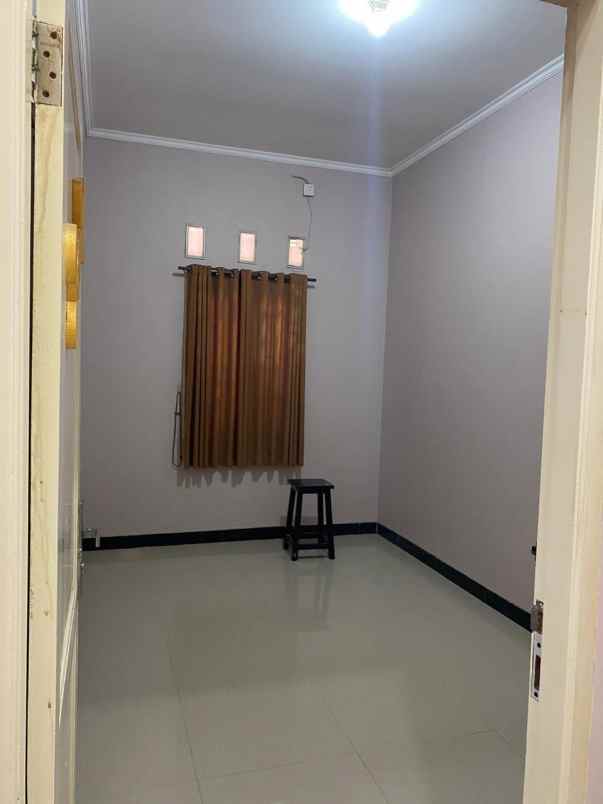dijual rumah pondok kacang barat
