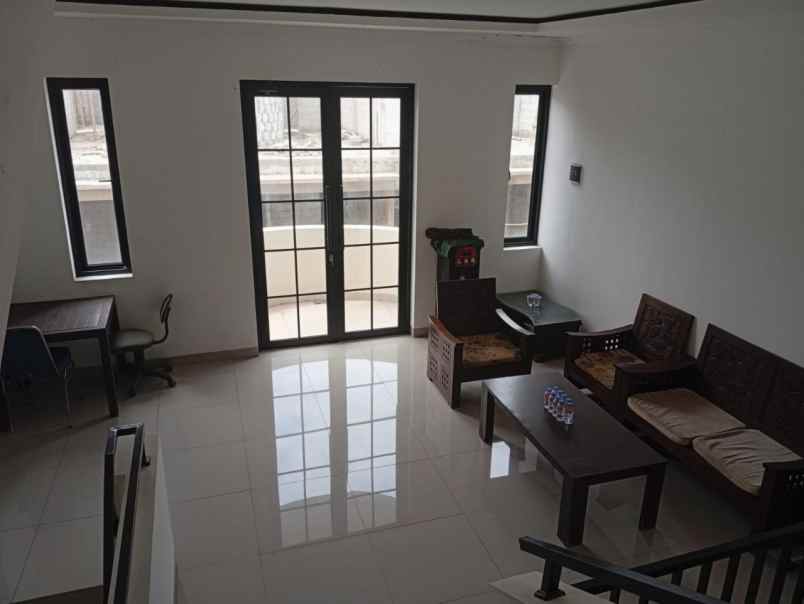 dijual rumah pondok kelapa