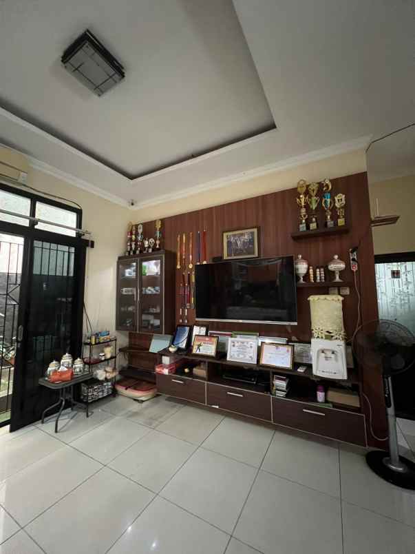 dijual rumah pondok kelapa