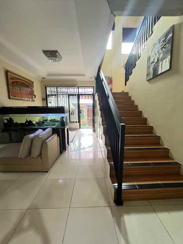 dijual rumah pondok kelapa