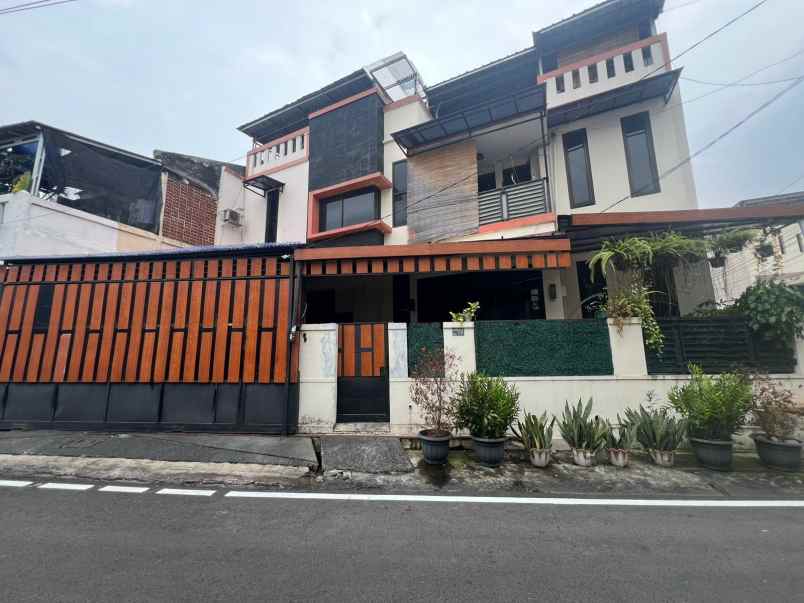 dijual rumah pondok kelapa