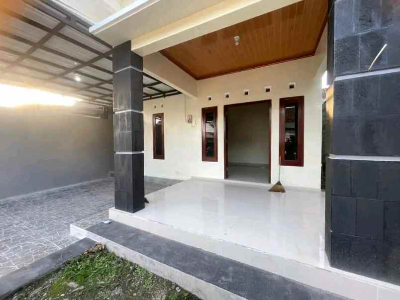 dijual rumah purwomartani