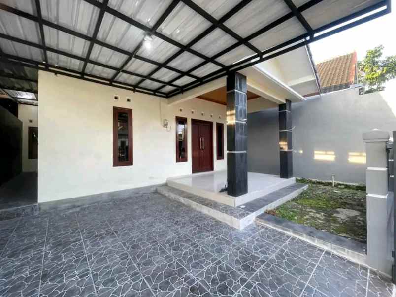 dijual rumah purwomartani