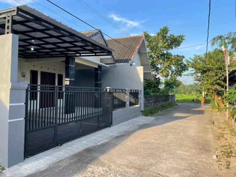 dijual rumah purwomartani