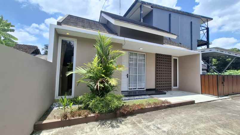 dijual rumah purwomartani kalasan