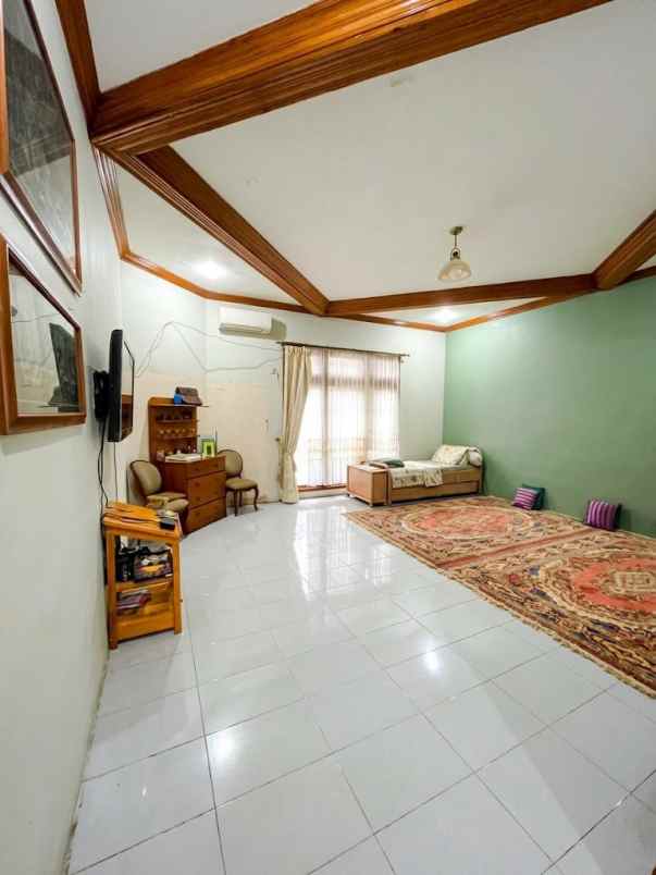 dijual rumah rasa private residence