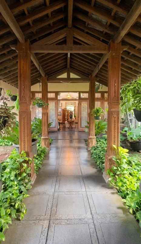 dijual rumah rasa private residence