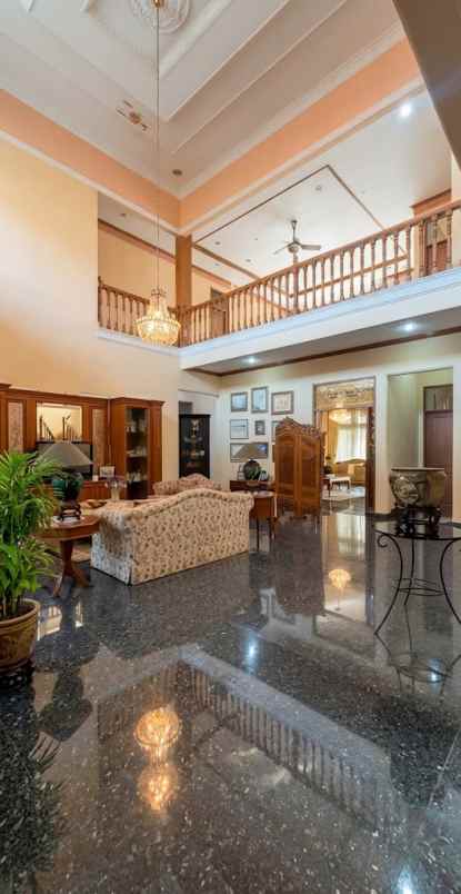 dijual rumah rasa private residence