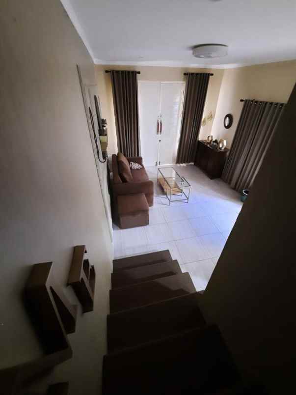 dijual rumah royal residence